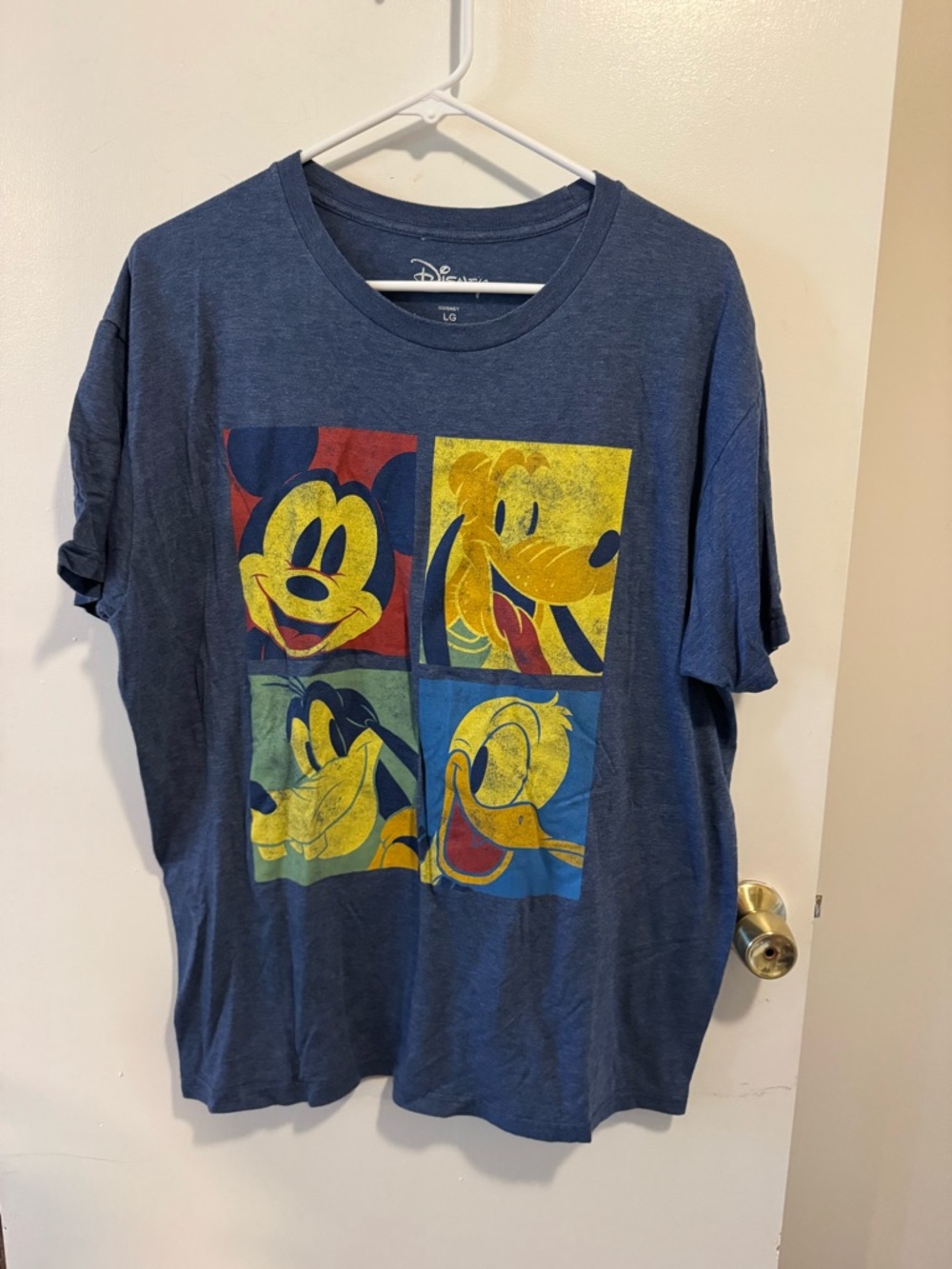 Men’s Disney Graphic T-Shirt Size Large Mickey Mouse Pluto Donald Duck Goofy